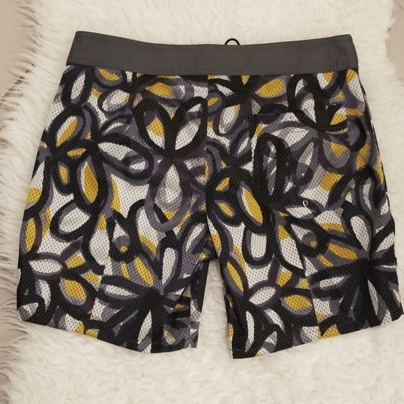 TRINA TURK (MR TURK) Mesh Pattern Board Shorts - Picture 2 of 7